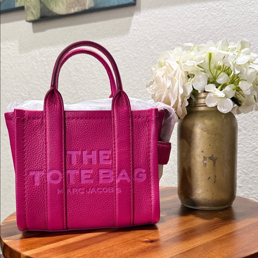 Marc Jacobs The Leather Crossbody Mini Tote Bag In Lipstick Pink BNWT - Picture 4 of 13